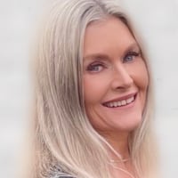 Bron Poole