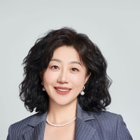 Christina Bi