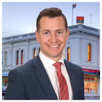 Damian Larkin