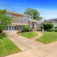 17 Damin Drive, South Farmingdale, NY, 11735