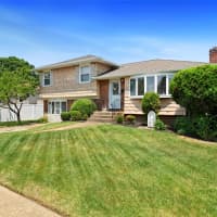 17 Damin Drive, South Farmingdale, NY, 11735
