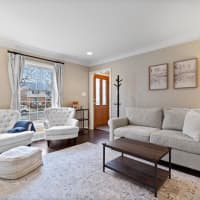 1395 Roslyn Road, Grosse Pointe Woods, MI, 48236