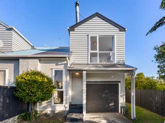 17B Colchester Crescent, Newlands, Wellington