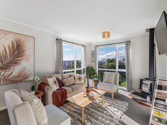 17B Colchester Crescent, Newlands, Wellington