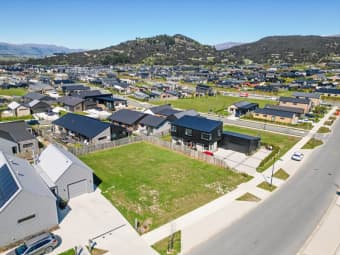 16 Riverslea Road, Wanaka, Otago