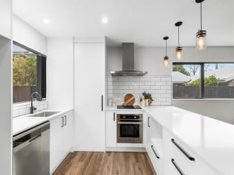 2/90 Bishop St, St Albans, Canterbury