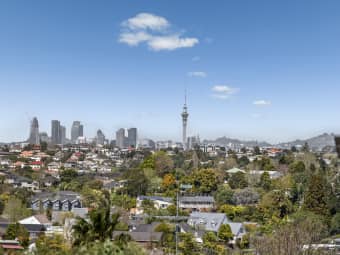 2/312 Wairau Road, Glenfield, Auckland