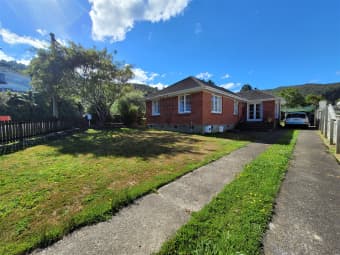 12 Lowry Crescent