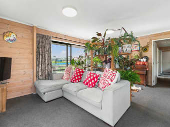 1/27 St Leonards Rd, Kelston, Auckland