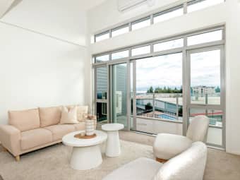 402/4 Reads Quay, Gisborne