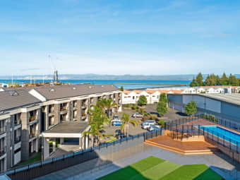 402/4 Reads Quay, Gisborne