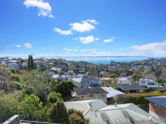 2/14 Haseler Crescent, Howick, Auckland