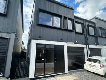 2/32 Bradbury Road, Botany Downs, Auckland
