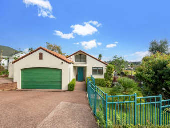 15 Mandeville Place, Unsworth Heights, Auckland