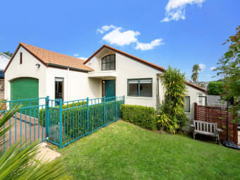 15 Mandeville Place, Unsworth Heights, Auckland