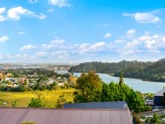 7 Arcadia Crescent, Bayview, Auckland