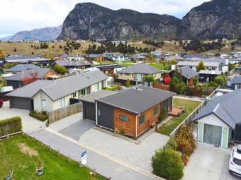 5 Mallard Street, Albert Town, Otago