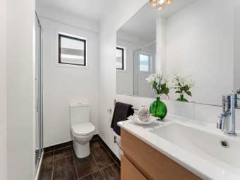 1/4 Merton Ave, Glenfield, Auckland