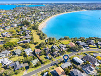 7A The Crescent, Tindalls Beach, Auckland