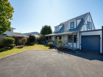 10B Amun Place