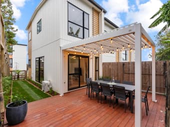1 Oki Place, Glenfield, Auckland