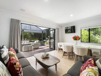 7 Emerald Way, Rosedale, Auckland