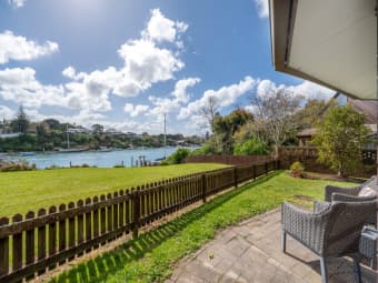 2/10 Dayspring Way, Pakuranga, Auckland