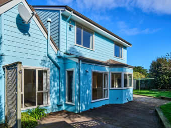 24 Saunders Close, Whitby, Wellington