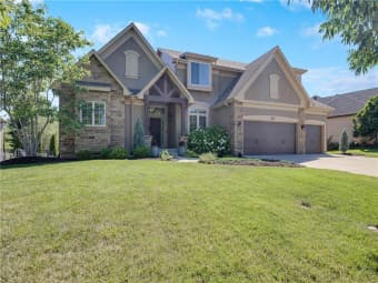 1637 NE Woodland Shores Dr, Lee's Summit, MO, 64086