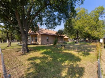 301 W Nelson St, Bowie, TX, 76230