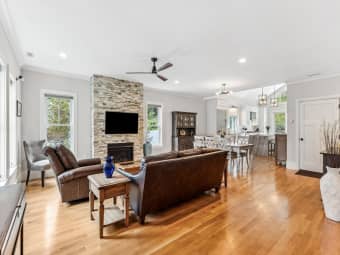 30 Old Essex Rd, Essex County, MA, 01944