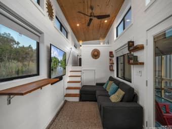 723 CR-242, Hondo, TX, 78861