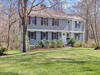 15 Old Coach Rd, Norfolk County, MA, 02025
