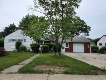 3 East Poplar Street, Central Islip, NY, 11722