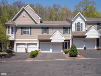 2 Rock Creek Woods Dr, Lambertville, NJ, 08530
