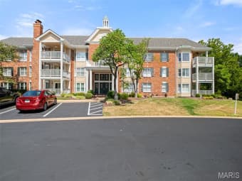 202/208 Ambridge Ct, Chesterfield, MO, 63017