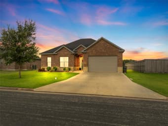 1907 Lynn St, El Campo, TX, 77437