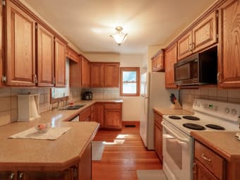 212 Oakland Street South, Lake Crystal, MN, 56055