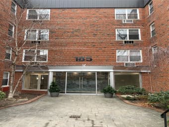 1 R/185 Middle Neck Road South, Thomaston, NY, 11021