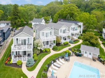 7/807 Lake St, Saugatuck, MI, 49453