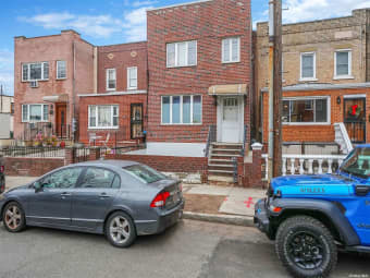 22-66 Crescent Street, New York, NY, 11105