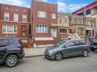 22-66 Crescent Street, New York, NY, 11105