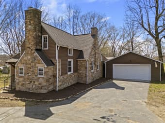 42 Crab Apple Lane