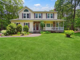 44 Jamaica Avenue, Holtsville, NY, 11742