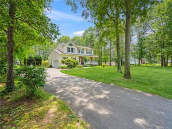 44 Jamaica Avenue, Holtsville, NY, 11742