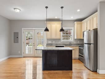 A/483 Central St, Saugus, NY, 10007