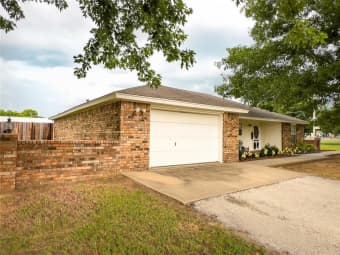 310 West Cedar Street, Nocona, TX, 76255