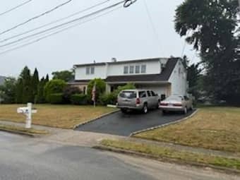 44 Iroquois Avenue, Coram, NY, 11738