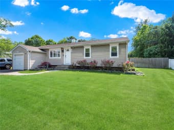 38 Kenwood Drive, Bohemia, NY, 11716