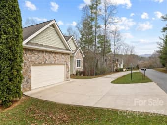 2/7 Nuthatch Court, Fairview, NC, 28730